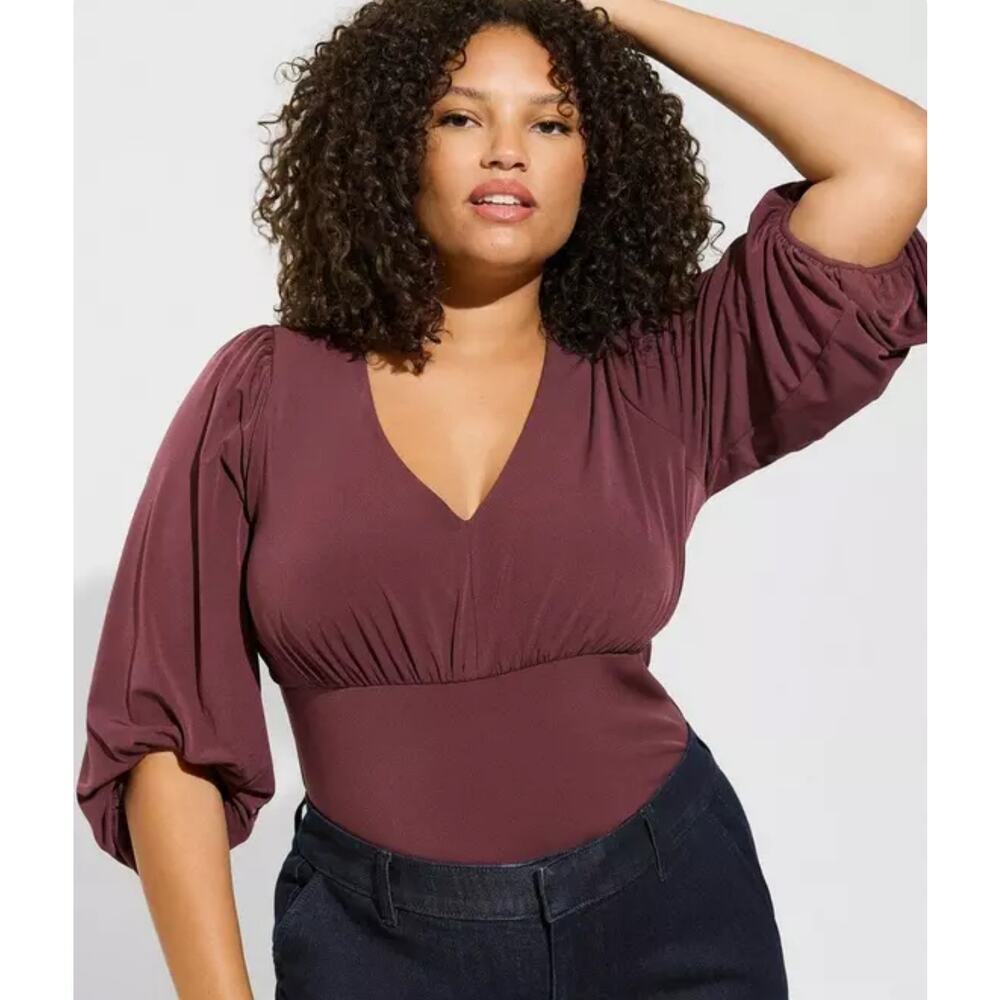 Torrid Studio Knit V-Neck Quarter Sleeve Shirred Top Women's size 0 Burgundy